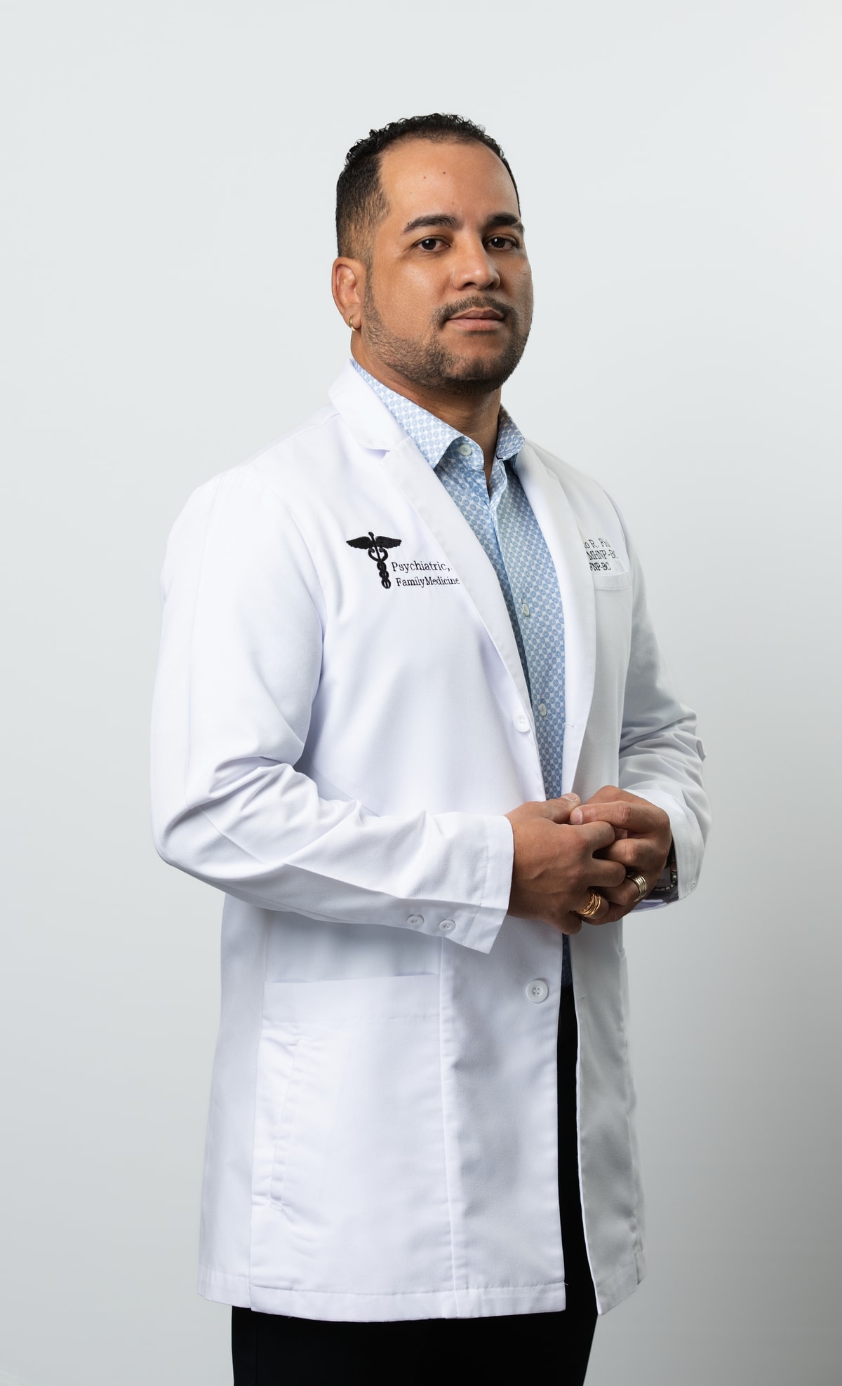 Bernardo Revilla Fiol, proveedor de práctica avanzada, APRN-CNP, MSN, PMHNP-BC, FNP-BC